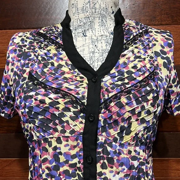 NY Collection V Neck Short Sleeve Textured Button Down Blouse - Picture 3 of 9